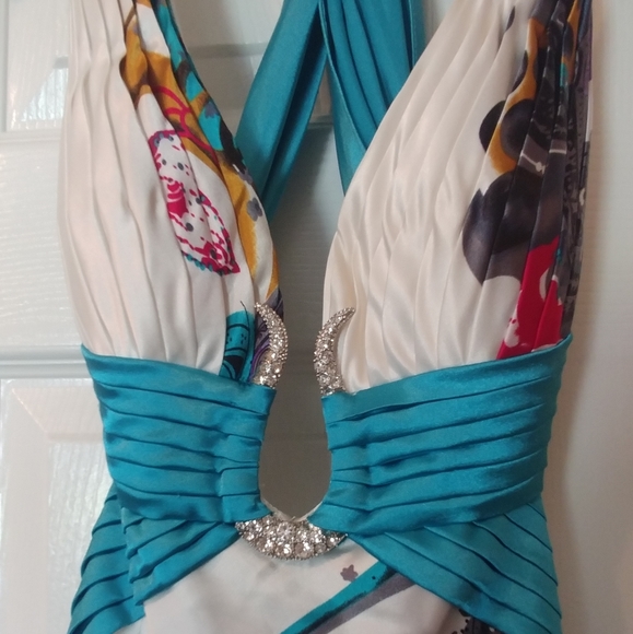 Formal gown - Picture 3 of 4